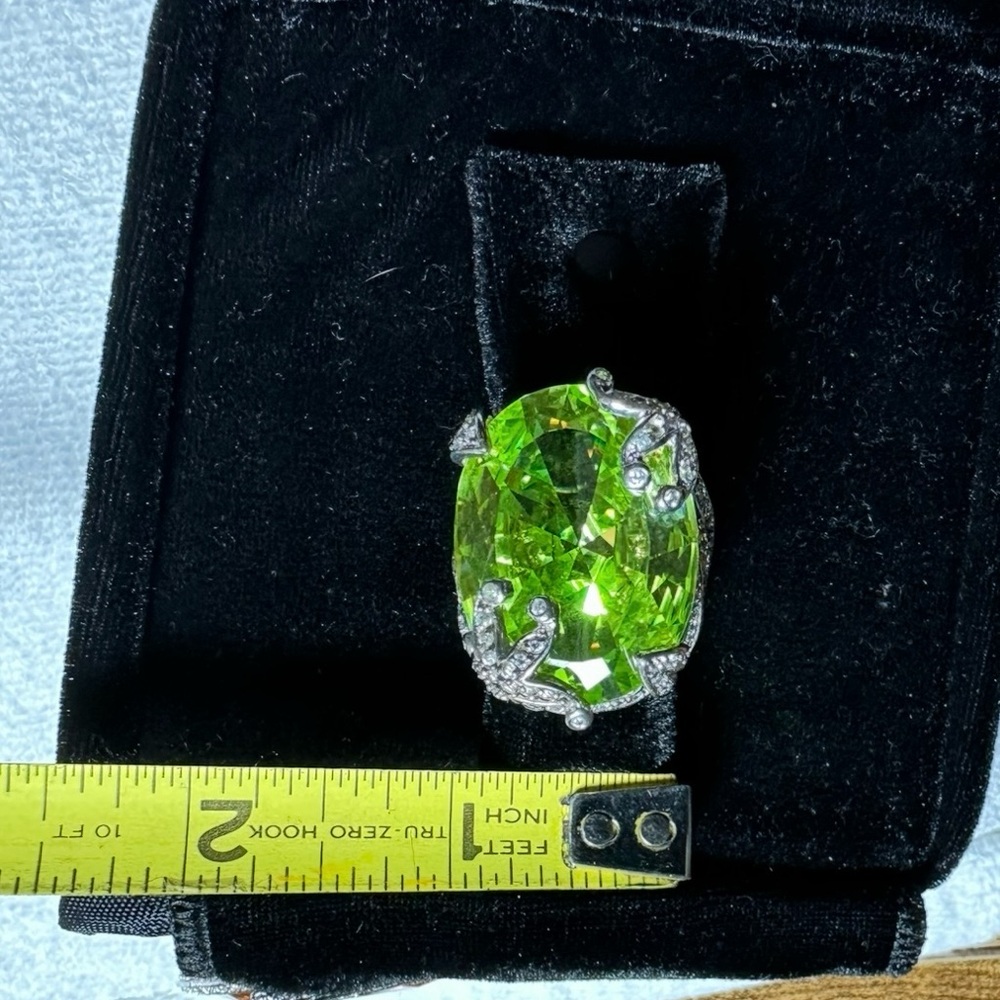 Vibrant Green and Silver Faceted Ring